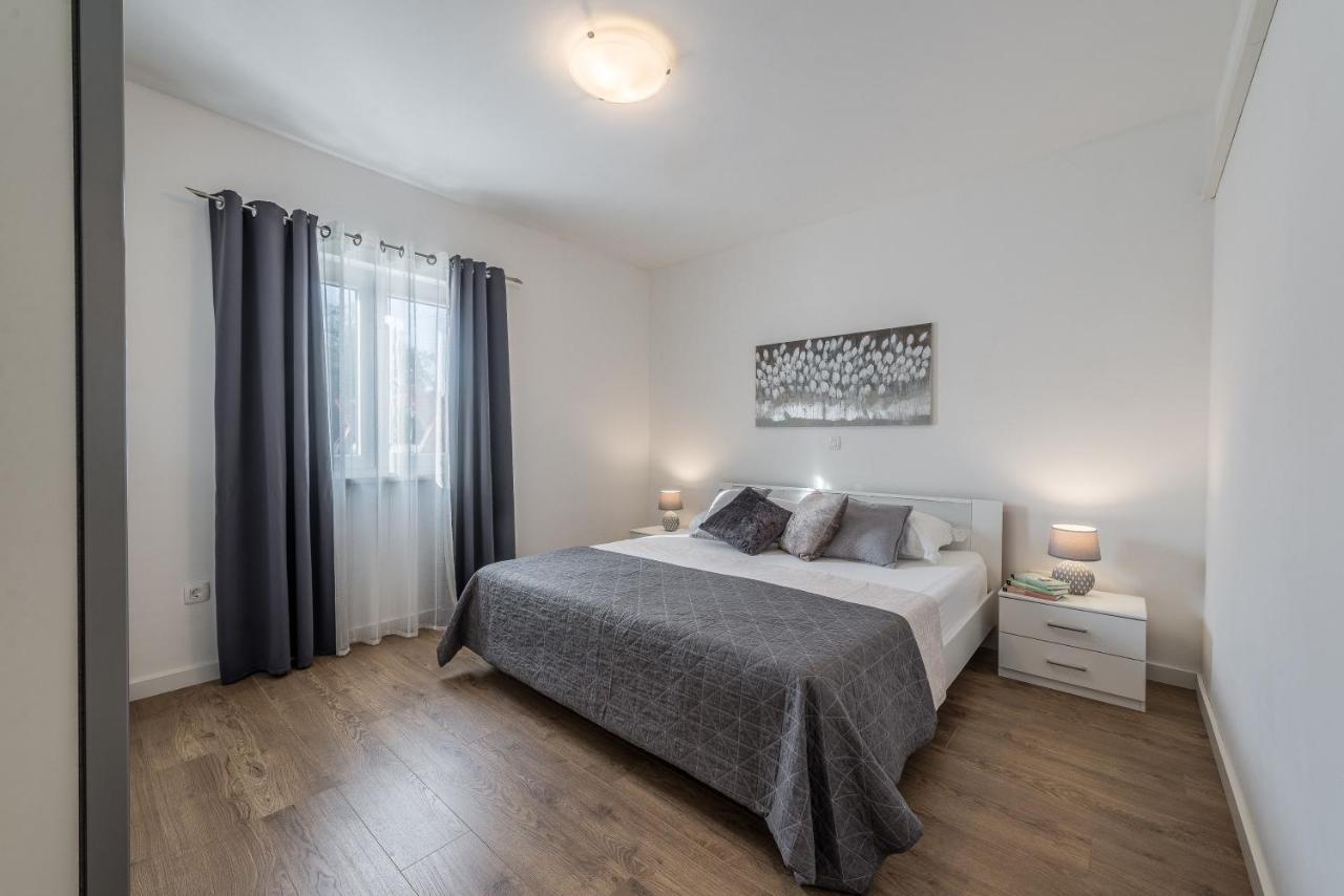 Holiday Home Bajlo Apartment With Three Bedrooms Zadar Eksteriør billede