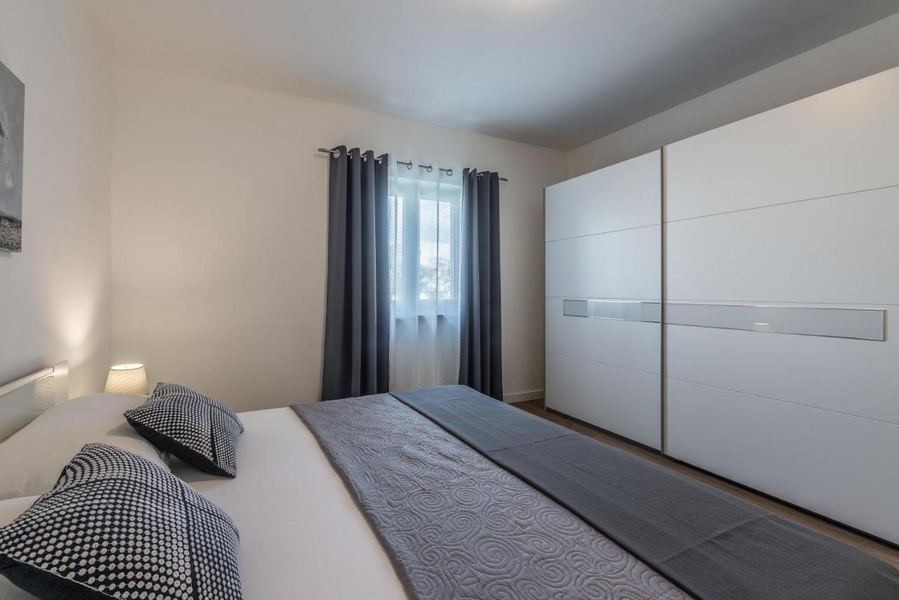 Holiday Home Bajlo Apartment With Three Bedrooms Zadar Eksteriør billede