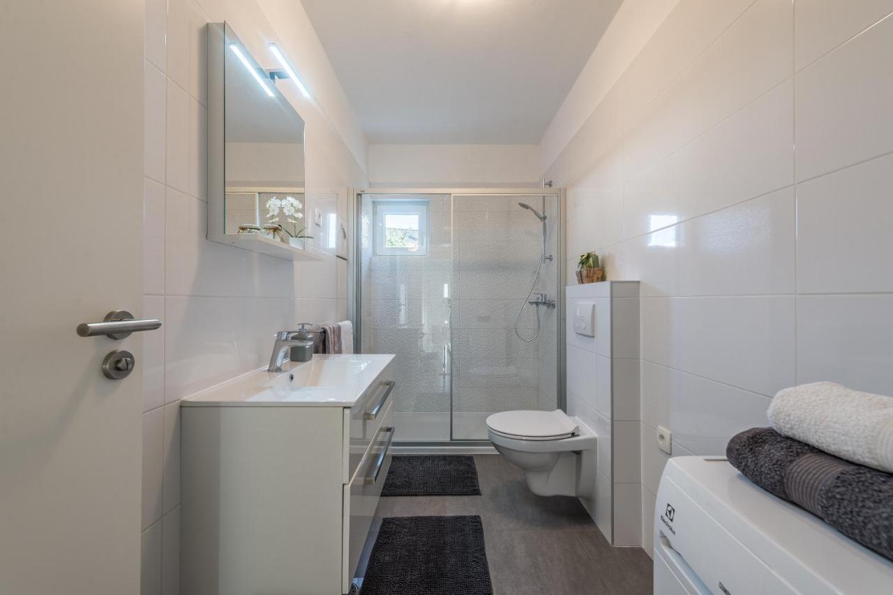 Holiday Home Bajlo Apartment With Three Bedrooms Zadar Eksteriør billede
