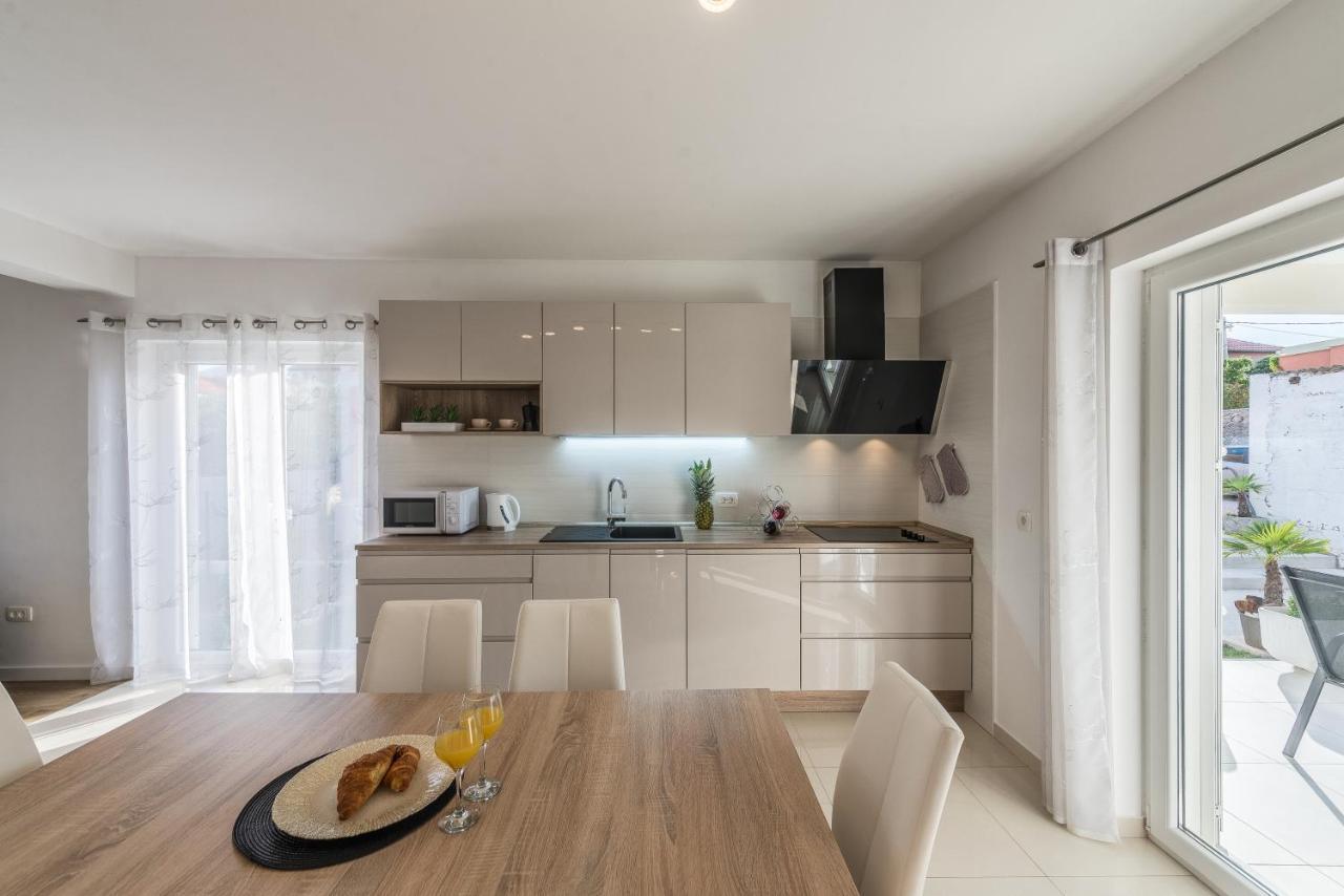 Holiday Home Bajlo Apartment With Three Bedrooms Zadar Eksteriør billede