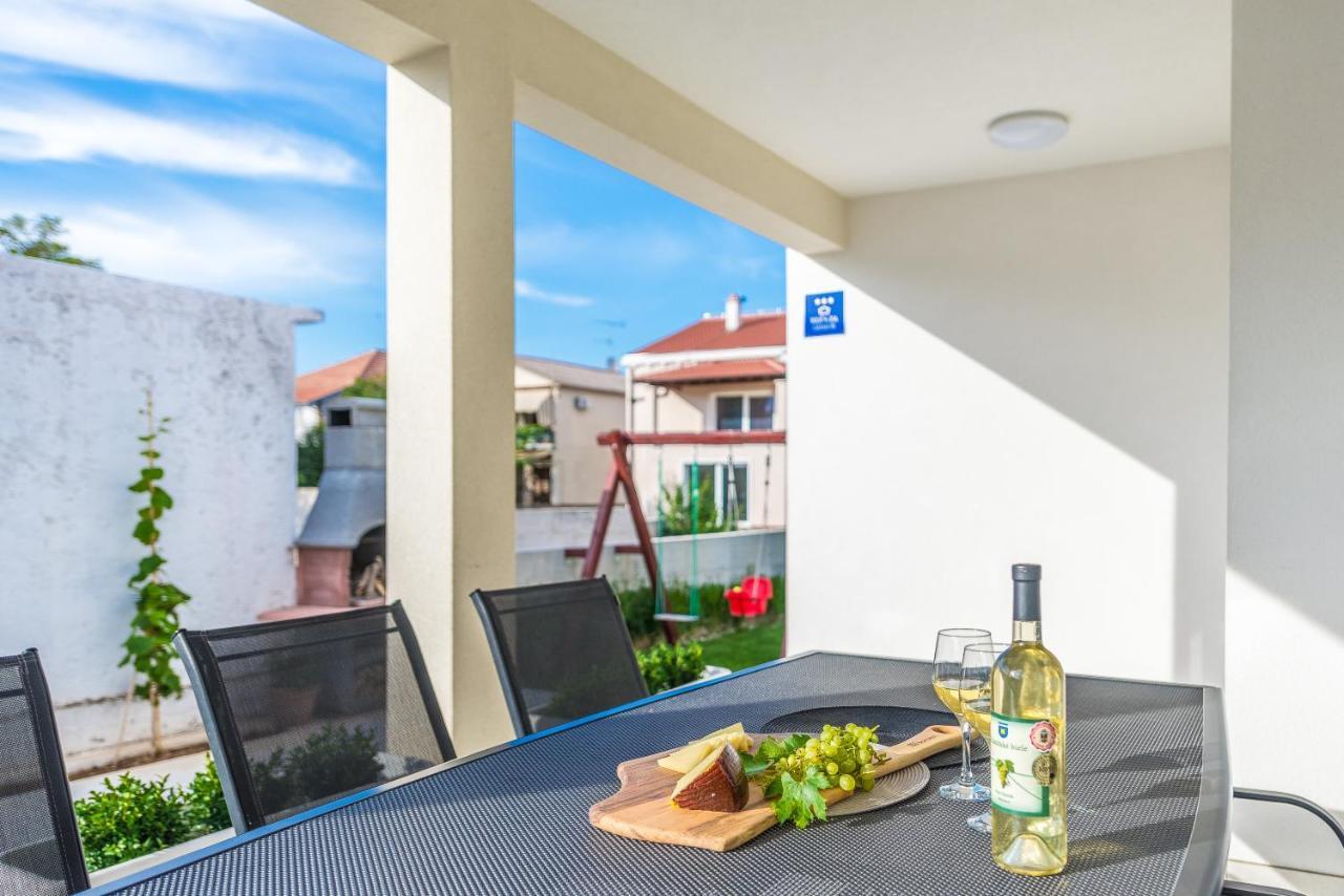Holiday Home Bajlo Apartment With Three Bedrooms Zadar Eksteriør billede