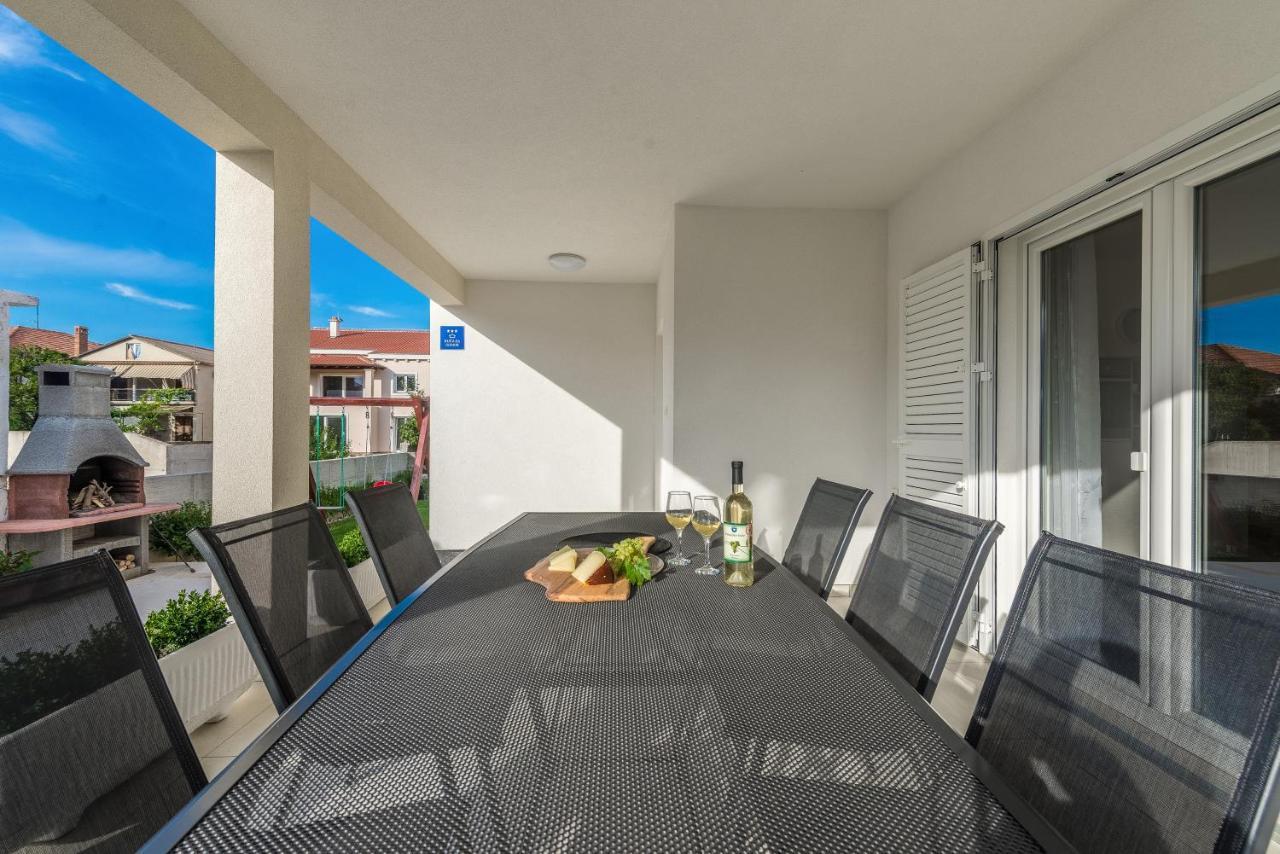 Holiday Home Bajlo Apartment With Three Bedrooms Zadar Eksteriør billede
