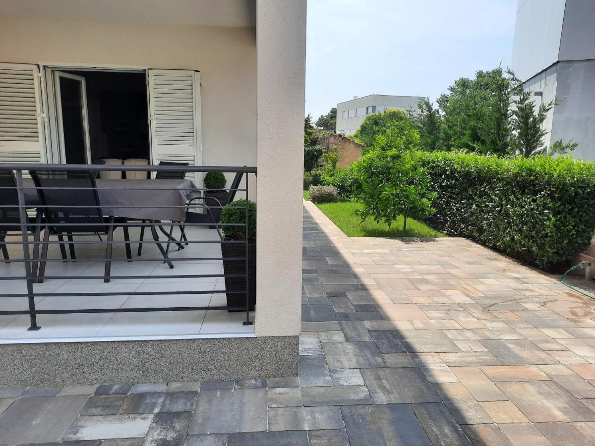 Holiday Home Bajlo Apartment With Three Bedrooms Zadar Eksteriør billede