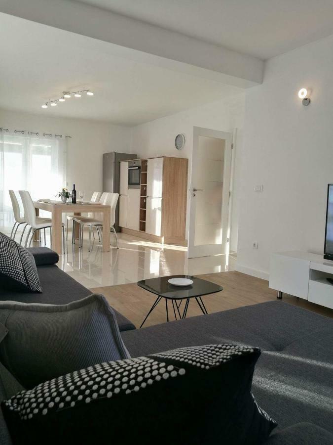 Holiday Home Bajlo Apartment With Three Bedrooms Zadar Eksteriør billede